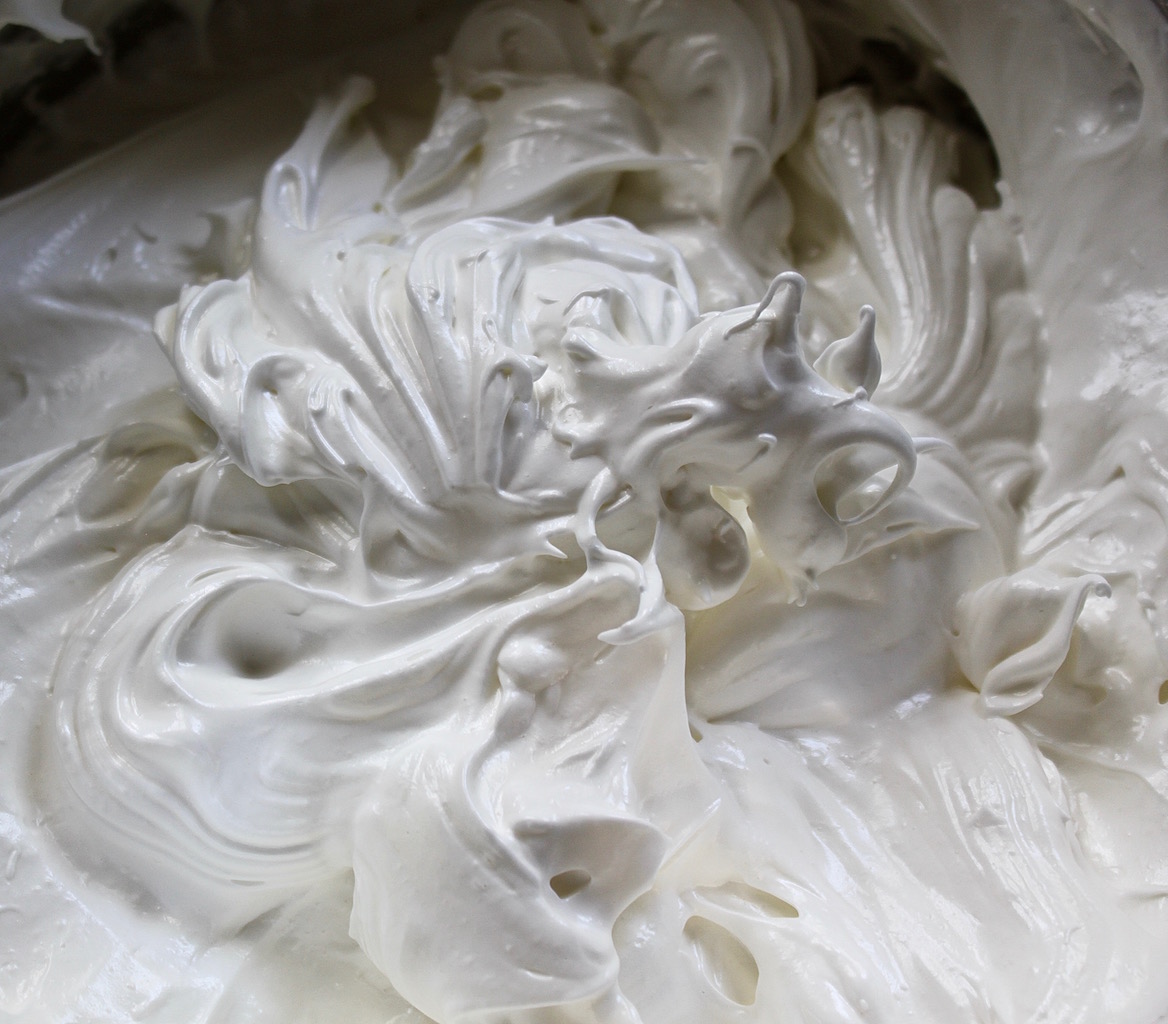 Meringue sculpting ...