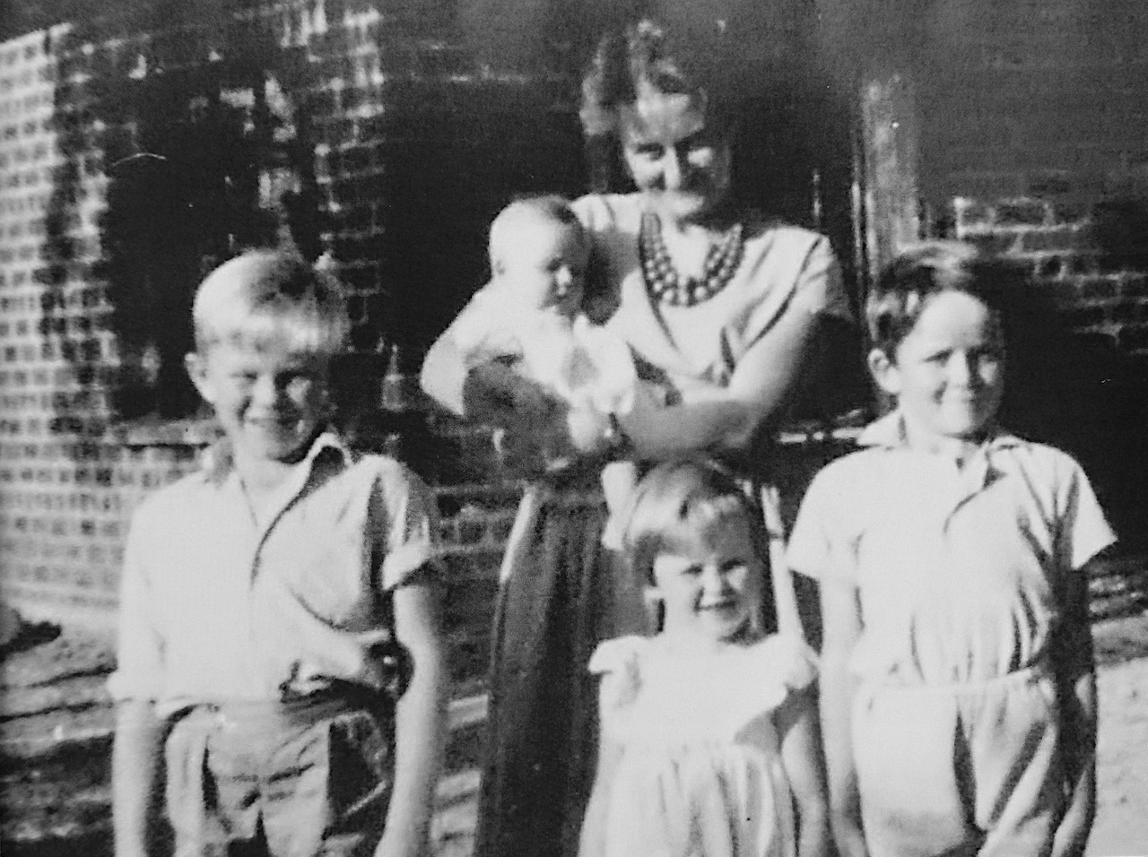 Hanni Aston with her four children, Simon, Chris, Dee and Louise.